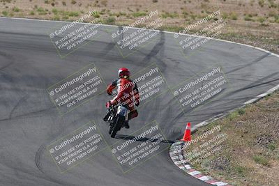 media/Apr-20-2025-AHRMA (Sun) [[393a79c373]]/Race/Group 12 early race/Turn 4b/
